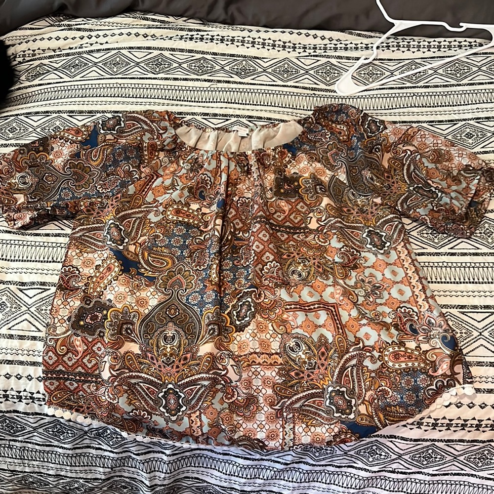 Westport brand- size 2x I loved wearing this with leggings. Comfy 100% Polyester
